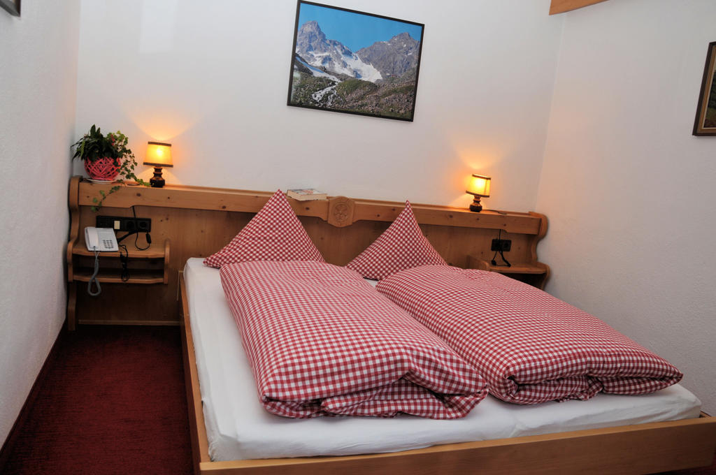 Pension Belvedere Galtür Kamer foto