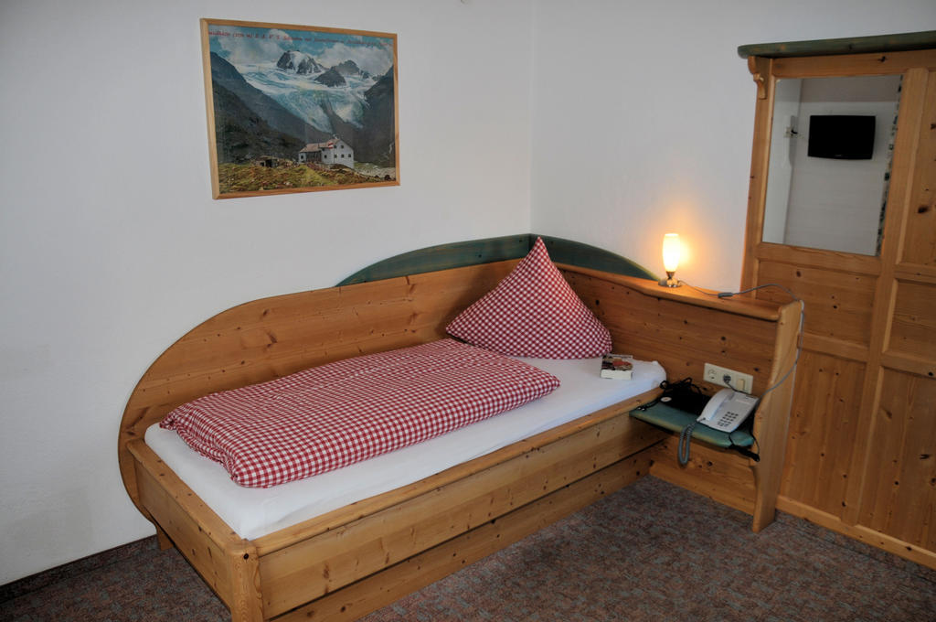 Pension Belvedere Galtür Kamer foto