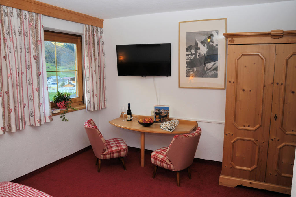 Pension Belvedere Galtür Kamer foto