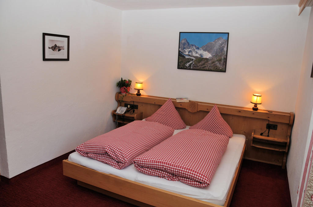 Pension Belvedere Galtür Kamer foto